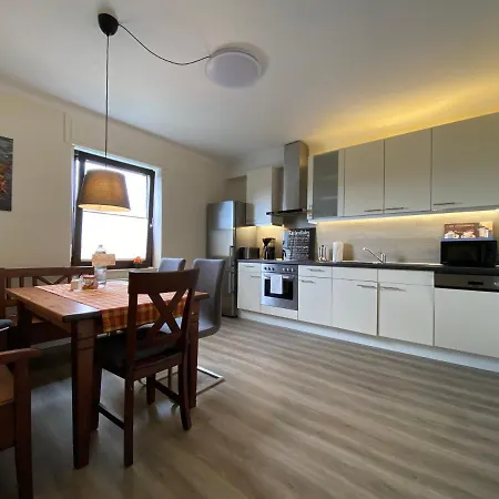 Neu!!! Netflix!!! Geräumige Ferienwohnung mit Balkon und Fernblick *